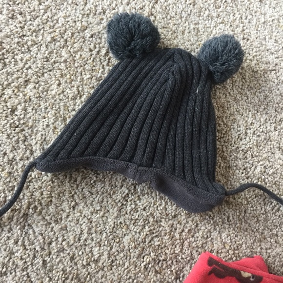 Baby winter hat and footed pajamas - Picture 2 of 6